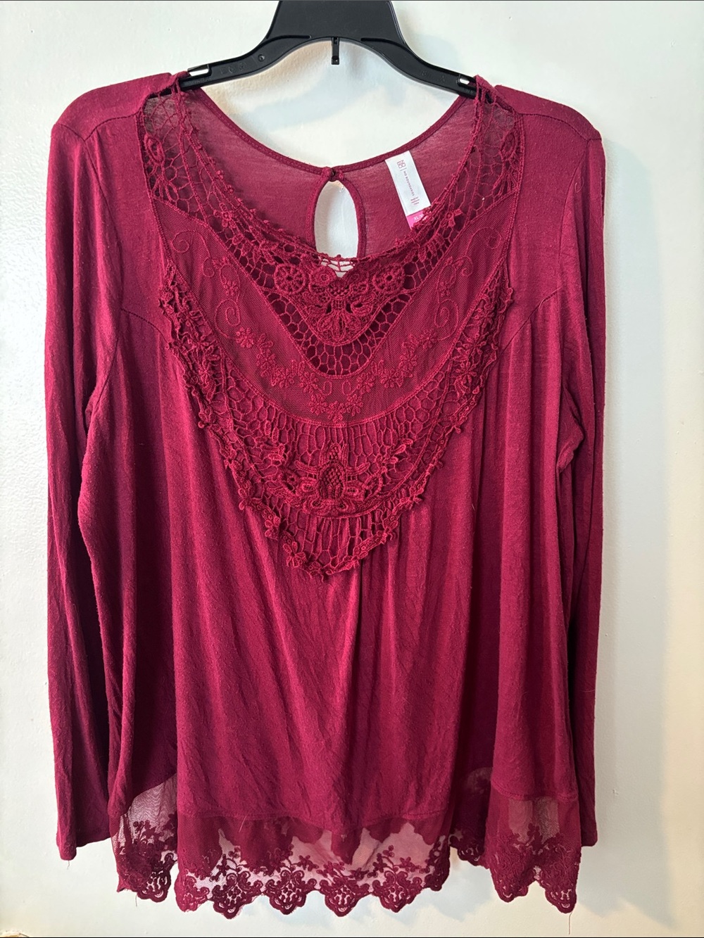 No Boundaries Women's Long Sleeve Lace Yoke Top - Wine Red